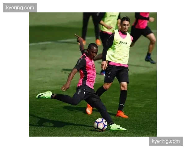 雷霆双向合同球员获重用 伤病潮下球队深度挖掘策略分析